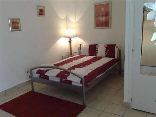 Vila Chesa Corunca Habitación foto
